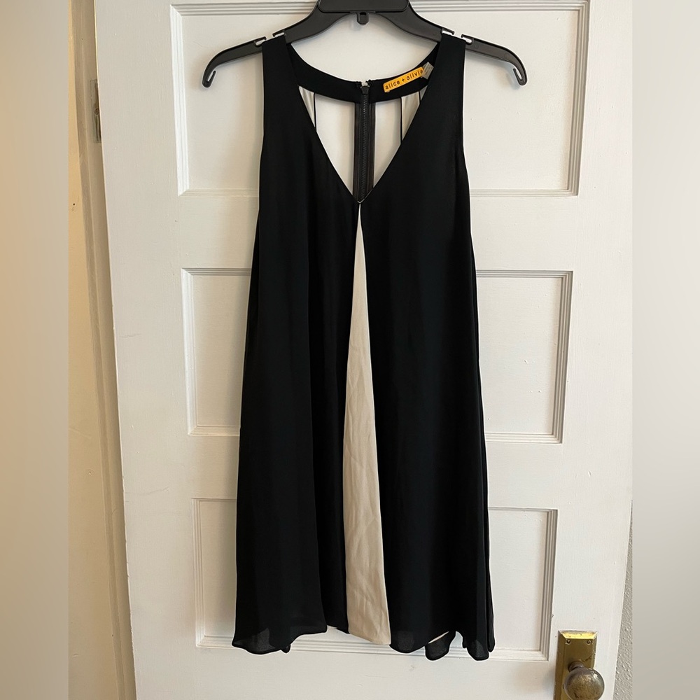 Alice & Olivia black and cream dress with open back design size small